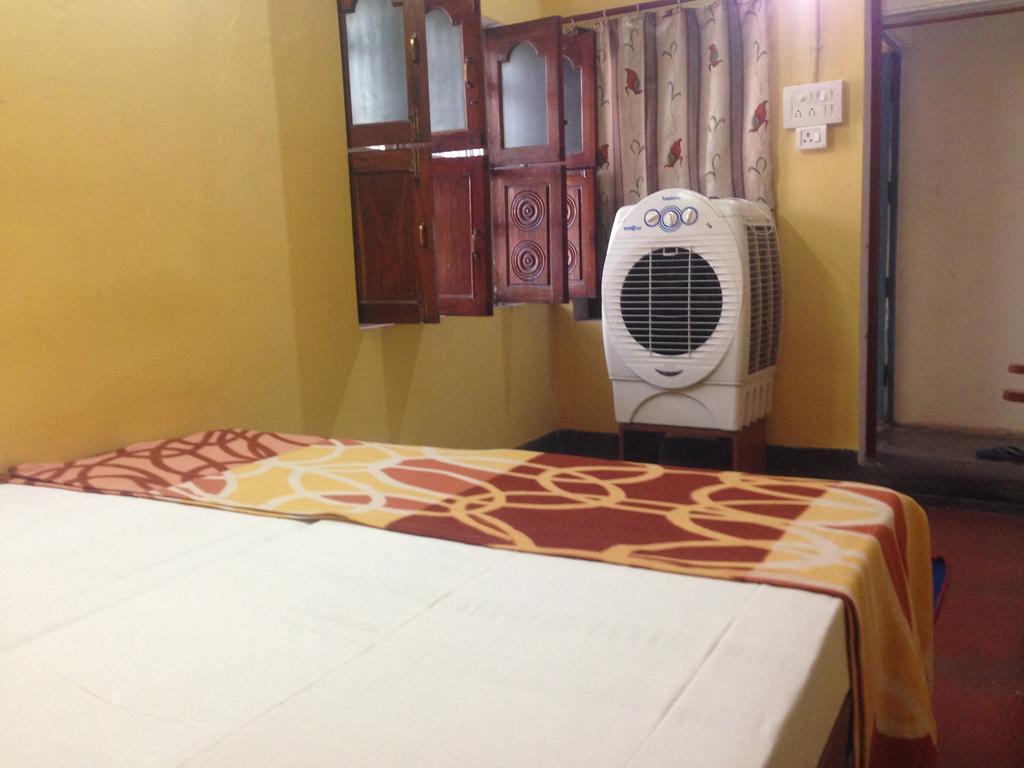 Paradise Inn Guest House Варанаси Стая снимка