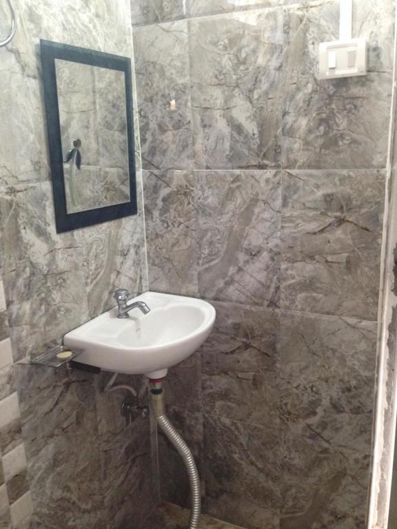 Paradise Inn Guest House Варанаси Екстериор снимка
