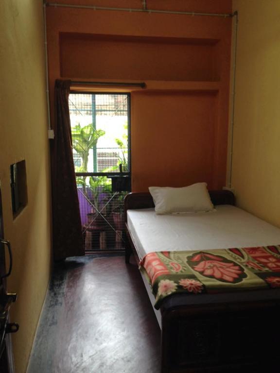 Paradise Inn Guest House Варанаси Стая снимка