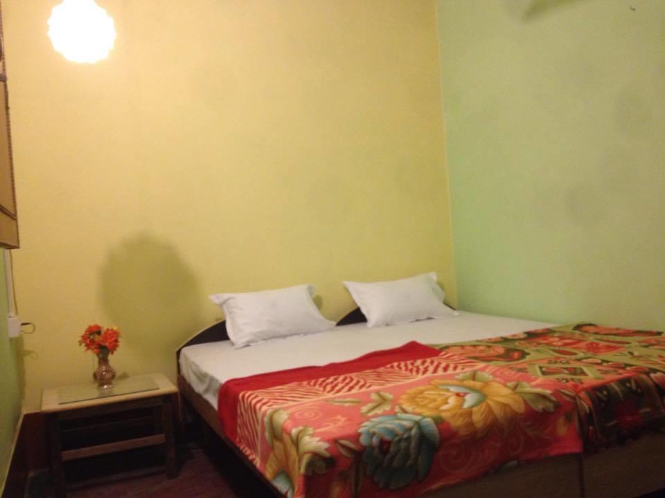 Paradise Inn Guest House Варанаси Стая снимка