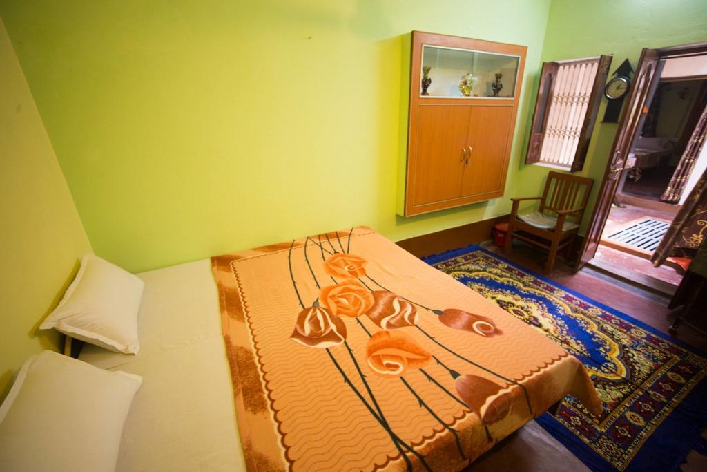 Paradise Inn Guest House Варанаси Стая снимка